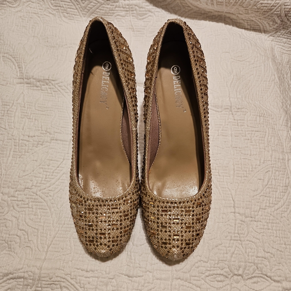 Delicacy glittery gold stiletto heels size 9